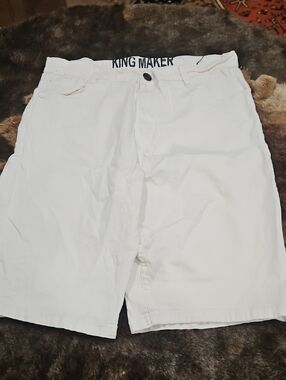 KING MAKER Men's White Casual Shorts. Size 36